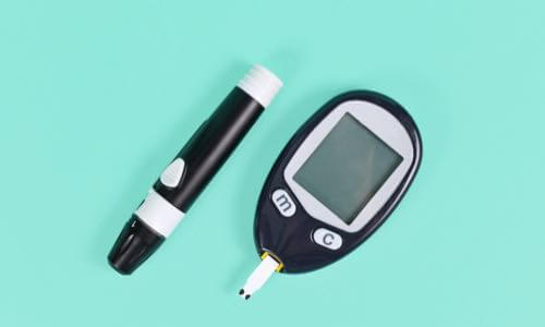 Blood glucose meter and lancing device